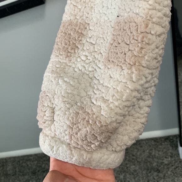 Checkered Sherpa Pullover - Picture 4 of 4